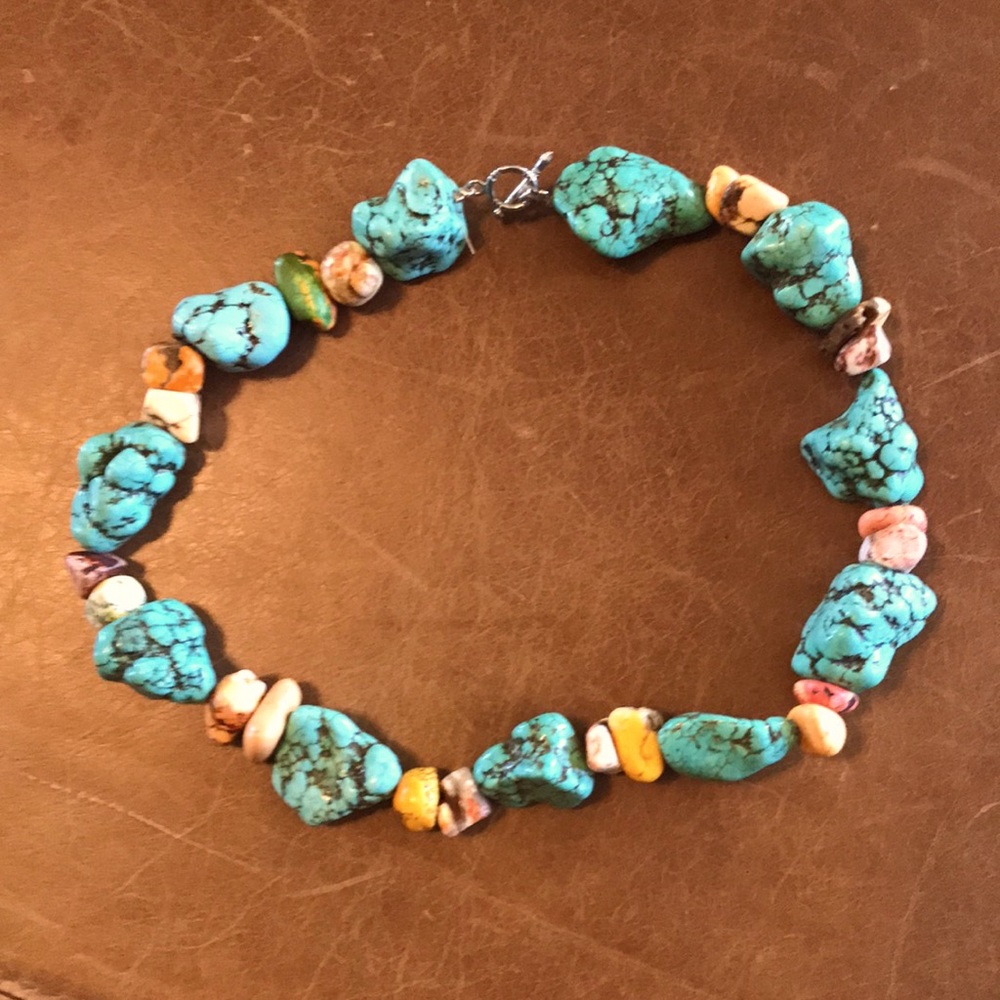 Colorful turquoise chunky necklace.